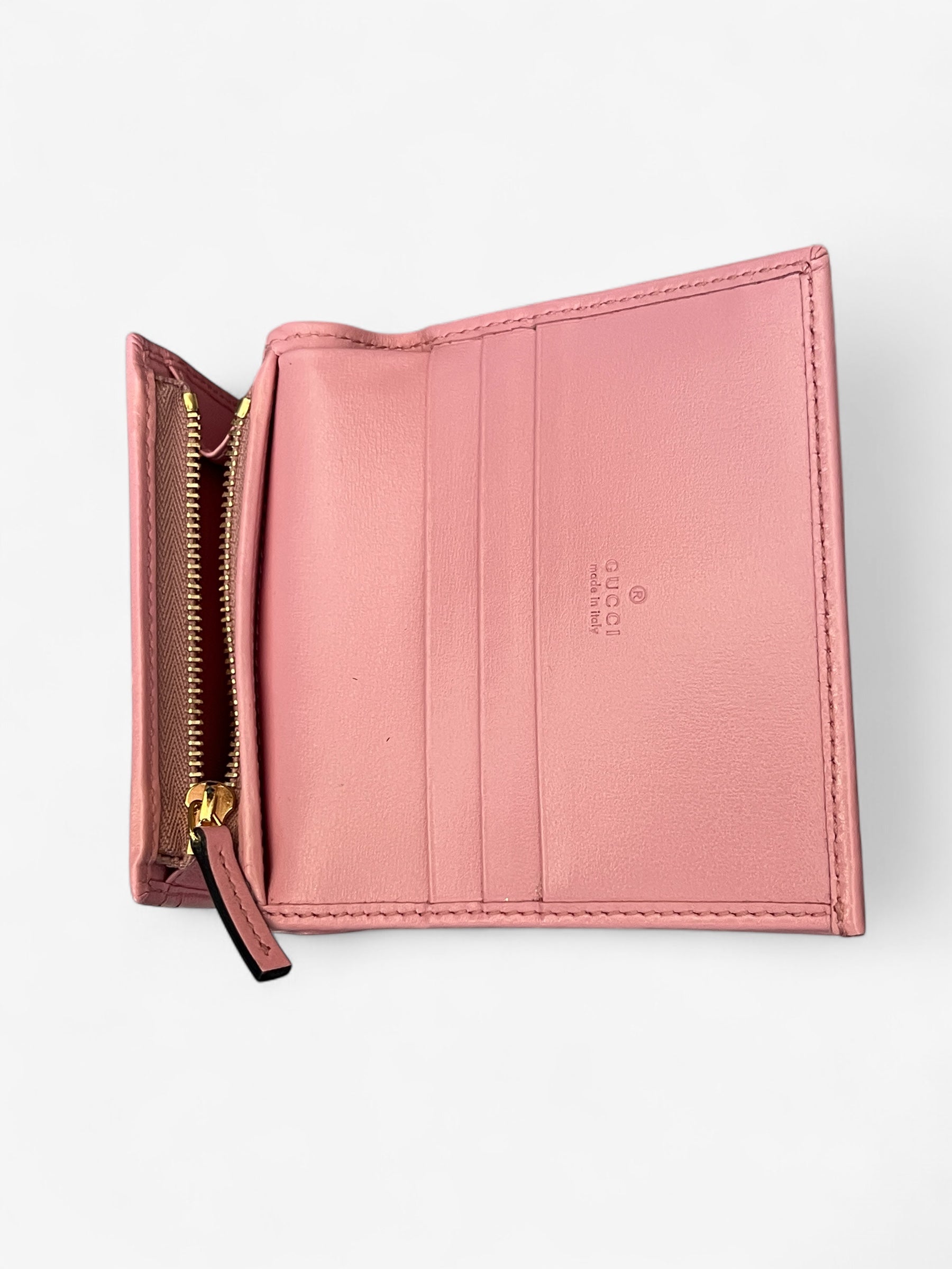 portefeuille Gucci Jackie 1961 de couleur rose.