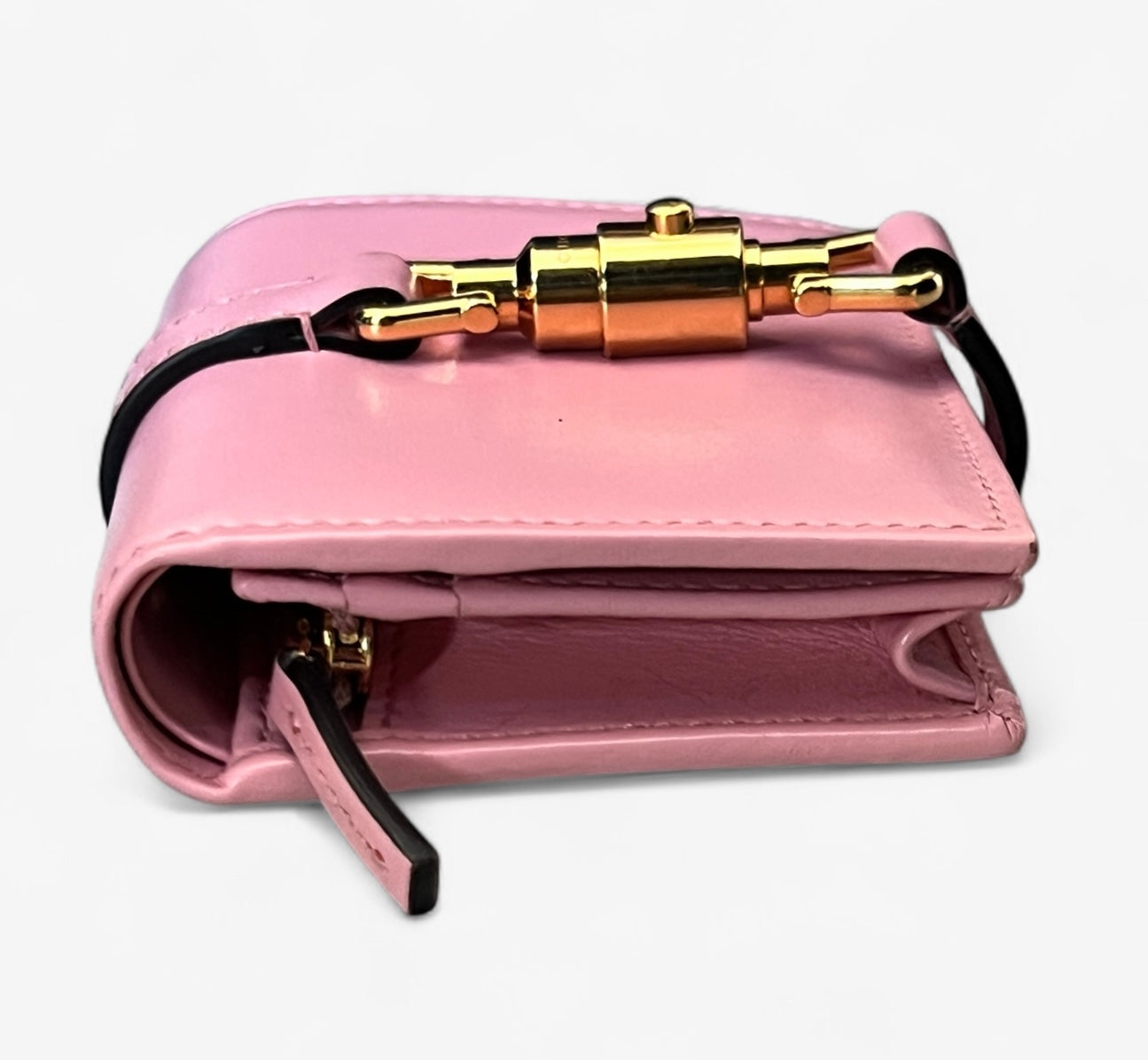 portefeuille Gucci Jackie 1961 de couleur rose.