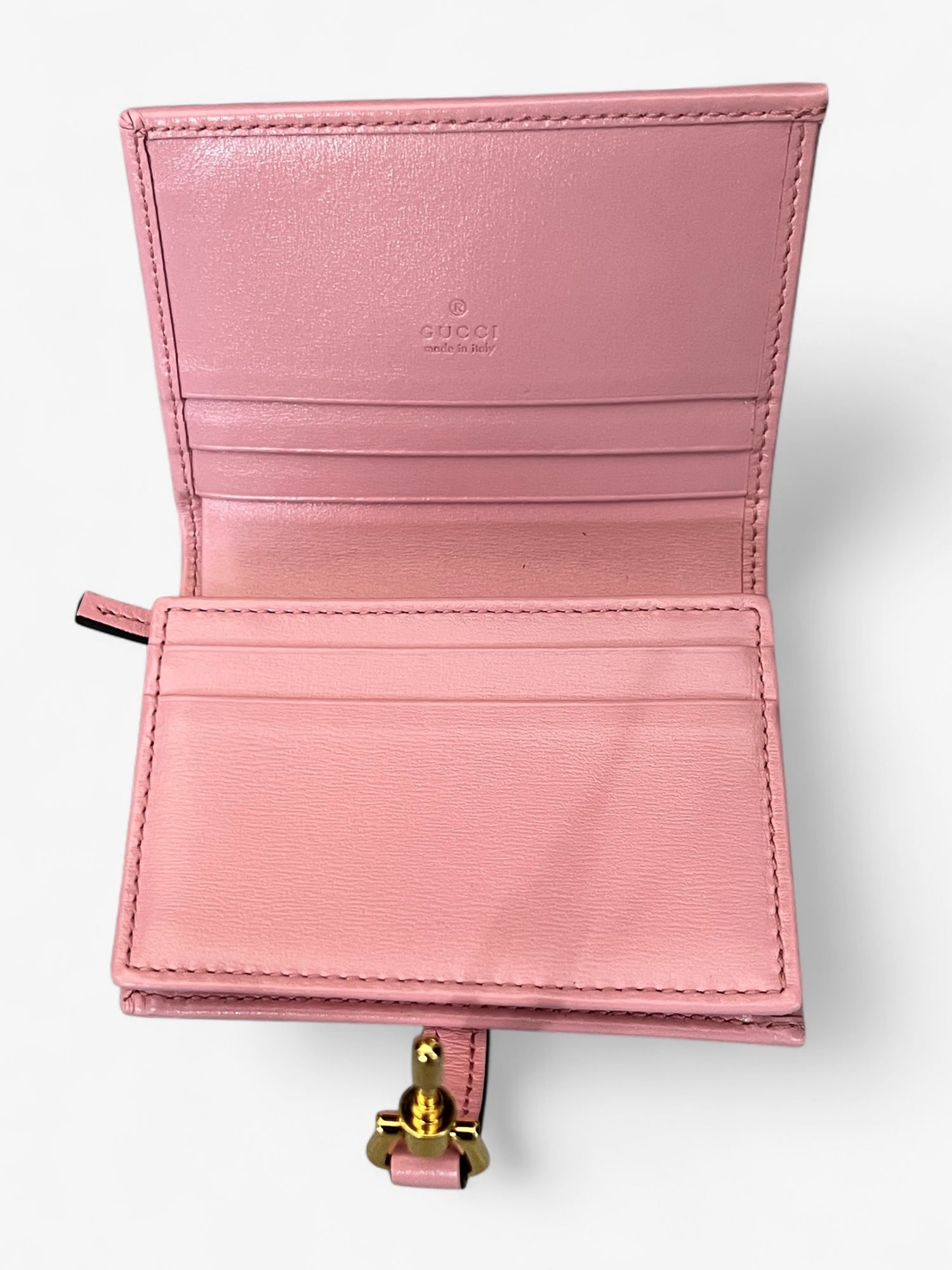 portefeuille Gucci Jackie 1961 de couleur rose.