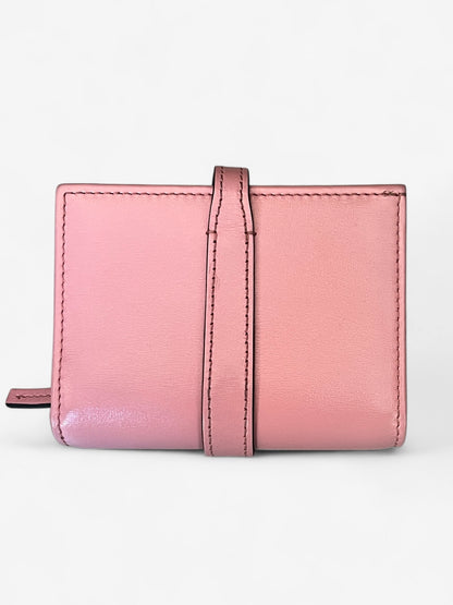 portefeuille Gucci Jackie 1961 de couleur rose.